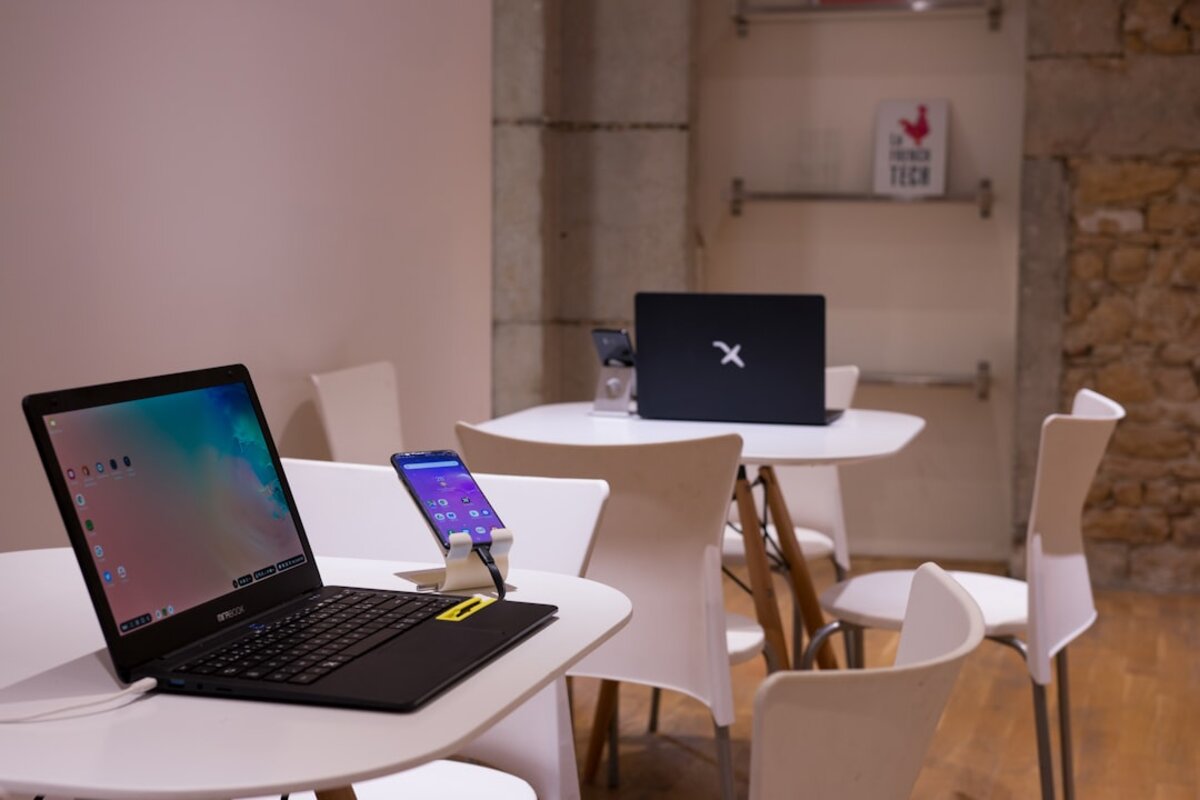 Expats living and working in Spain - modern lifestyle with Spanish architecture and workspace