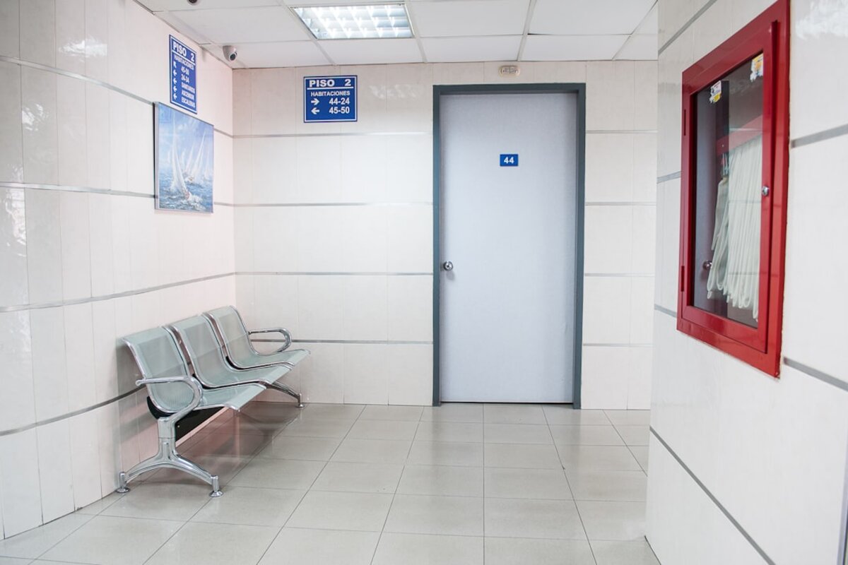 Spanish healthcare system showing medical professionals and modern hospital facility